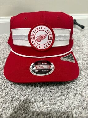 Brand New Detroit Red Wings NHL snapback hat by New Era